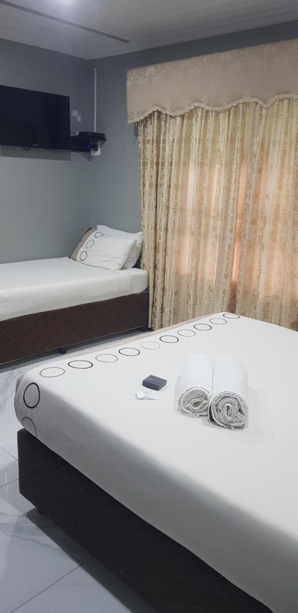 Rainbow Guest House And Tours Uitenhage Kamer foto